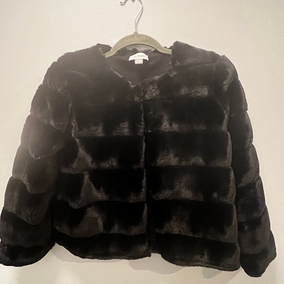 NWOT Beautiful Calvin Klein Faux Fur Jacket / Shrug Size Medium 6-8 - Picture 2 of 5
